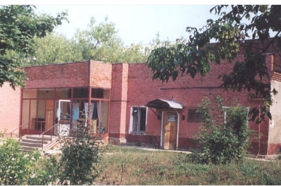 Жители Жукова просят вернуть крытый бассейн в город.