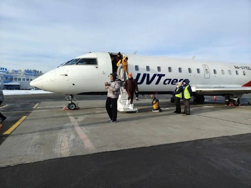 В Калуге приветствуют прибытие баскетбольной команды УГМК из Екатеринбурга. Чемпионки прилетели д...