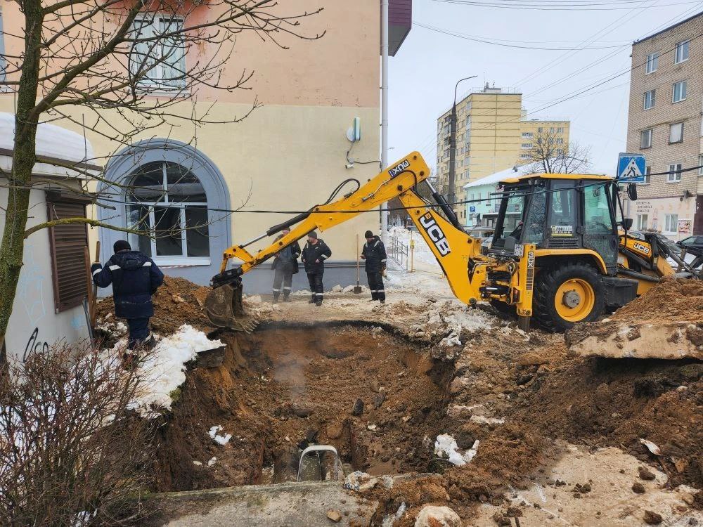Устранение прорыва на теплотрассе в Балабанове начнут завтра утром.

Место серьезной протечки был...