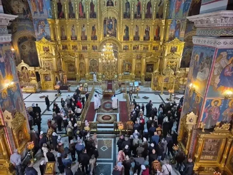 В Калужской области празднуют Пасху. В этот день православные верующие посещают церковные службы ...