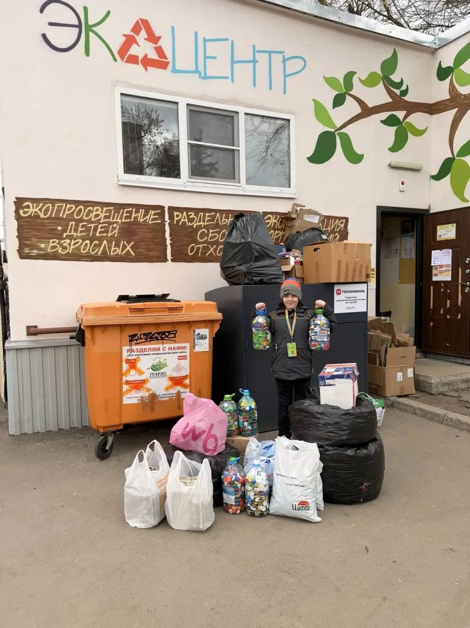 Ученики школы №17 в Обнинске побили городской рекорд по сбору пластиковых крышек, передав в экоце...
