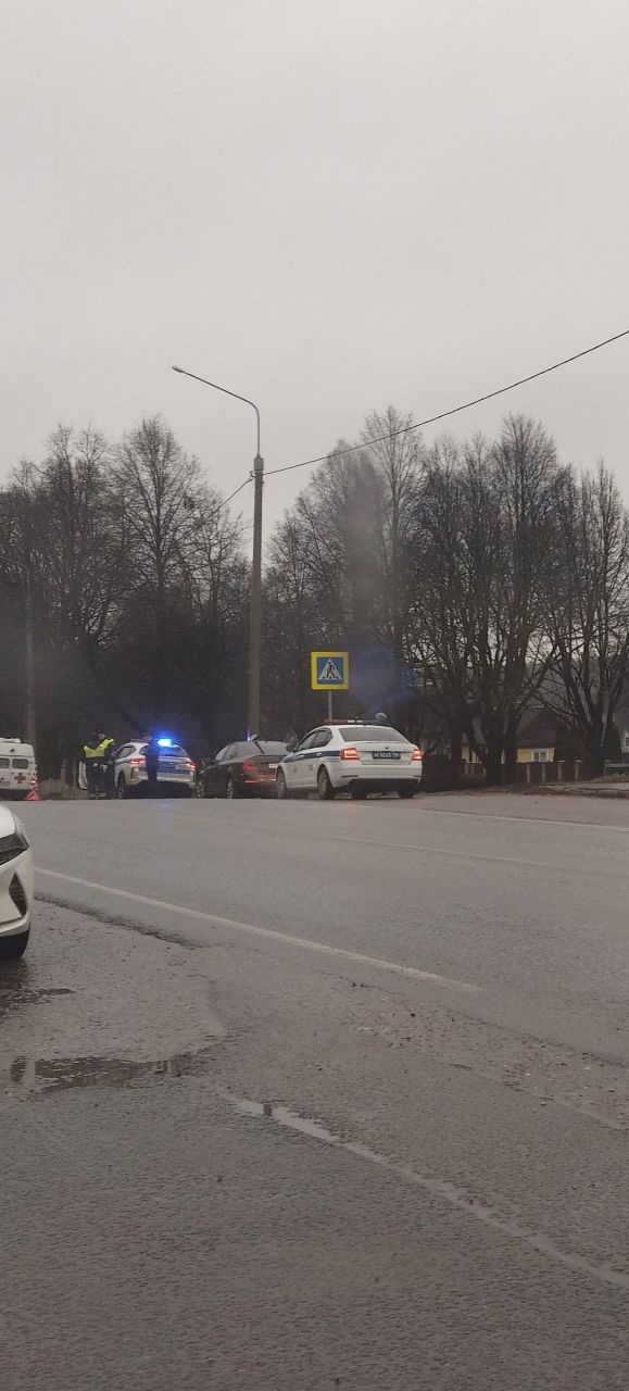 Жители Жукова возмущены переносом пешеходного перехода!

Недавно там трагедия – сбили бабушку. И ...