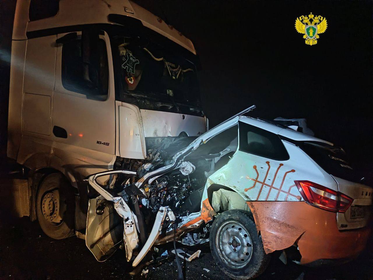 Прокуратура Калужской области сообщает о трагическом ДТП.

Вчера вечером на 196 км трассы М-3 «Ук...