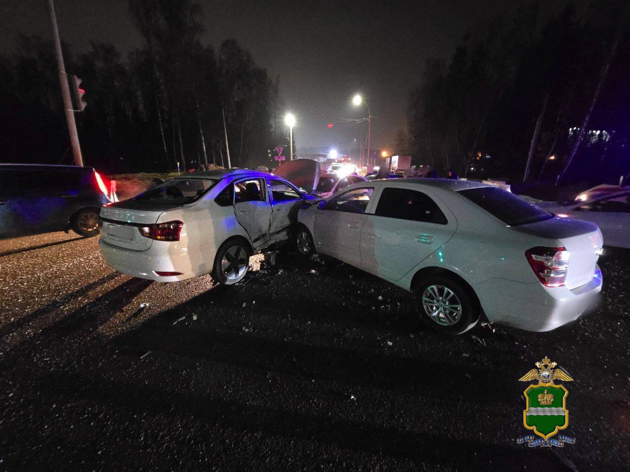 Вчера в Обнинске и окрестностях пара неприятностей на дорогах:

*   На Киевском шоссе четыре маши...