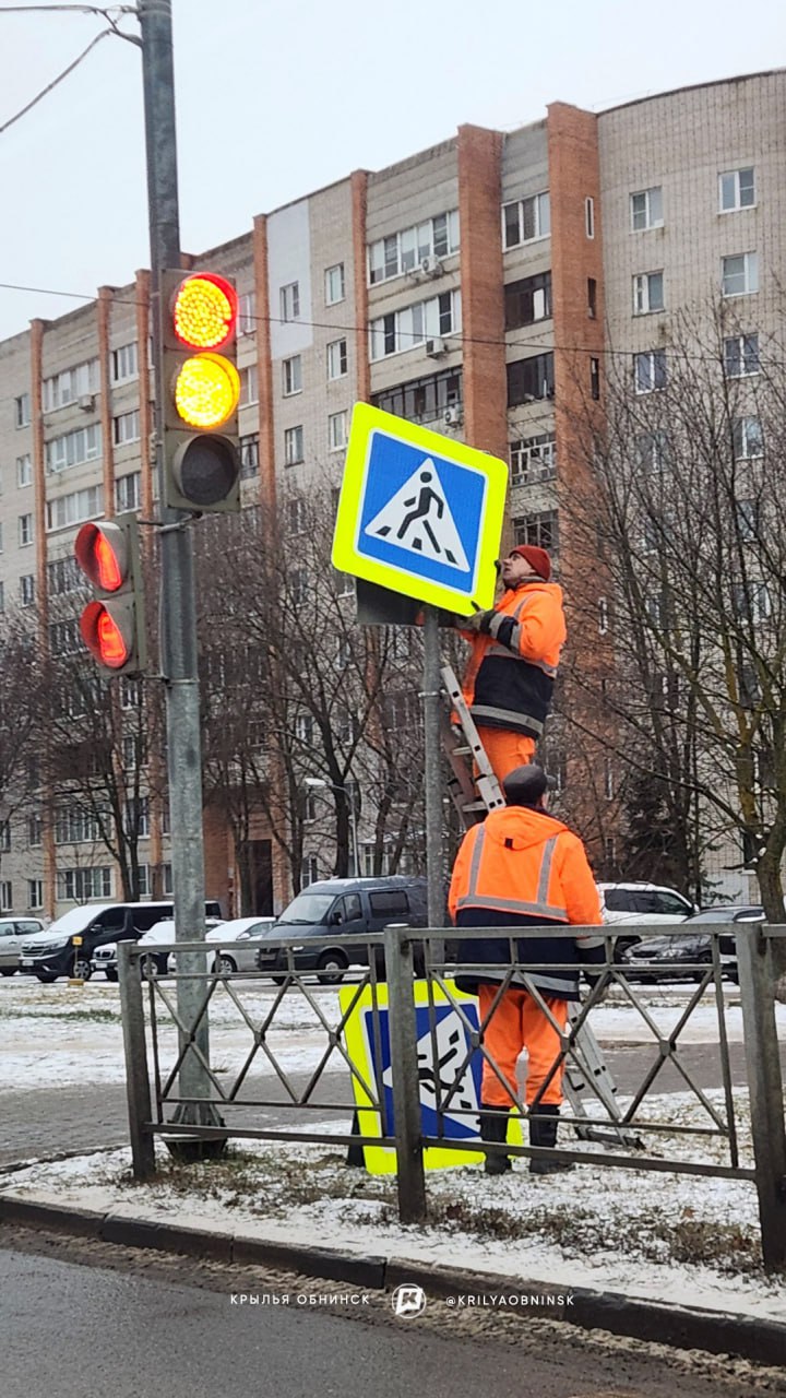 ⭐️ Город прихорашивается к Новому году. И это не только про ёлки и украшения

На проспекте Маркса...